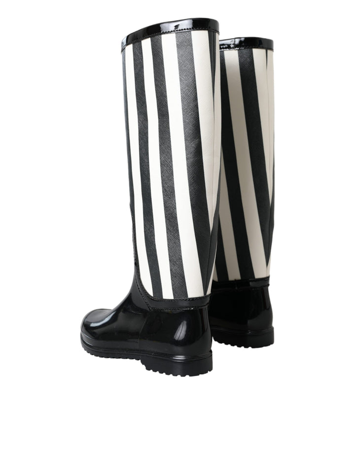 Schwarze kniehohe flache Gummistiefel Schuhe