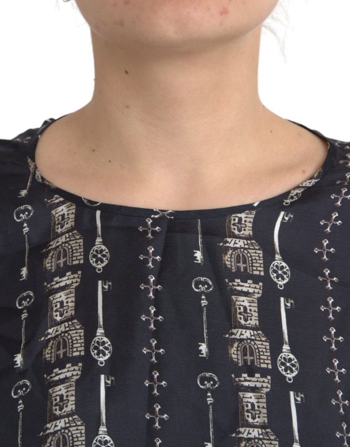 Schwarzes Seidenblusen-T-Shirt mit Schlüsselanhänger