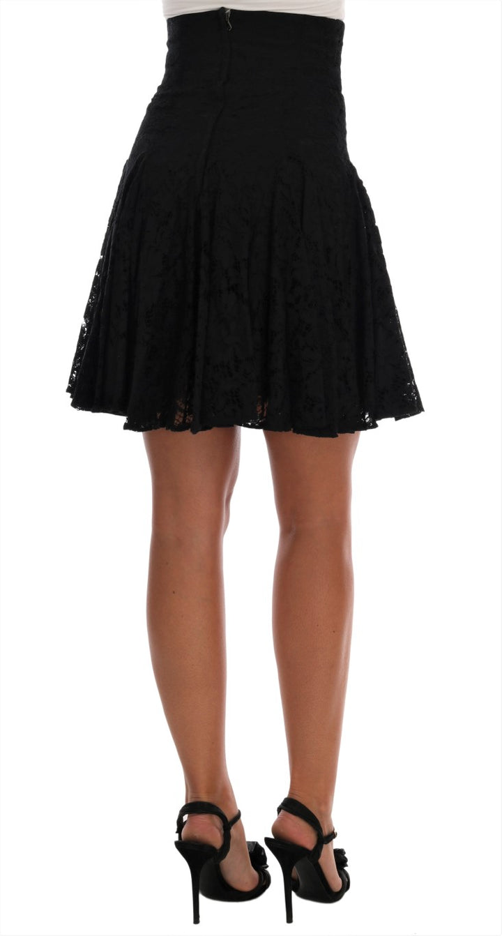 Elegant A-line mini skirt made of floral lace