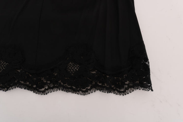 Elegant A-line mini skirt made of floral lace