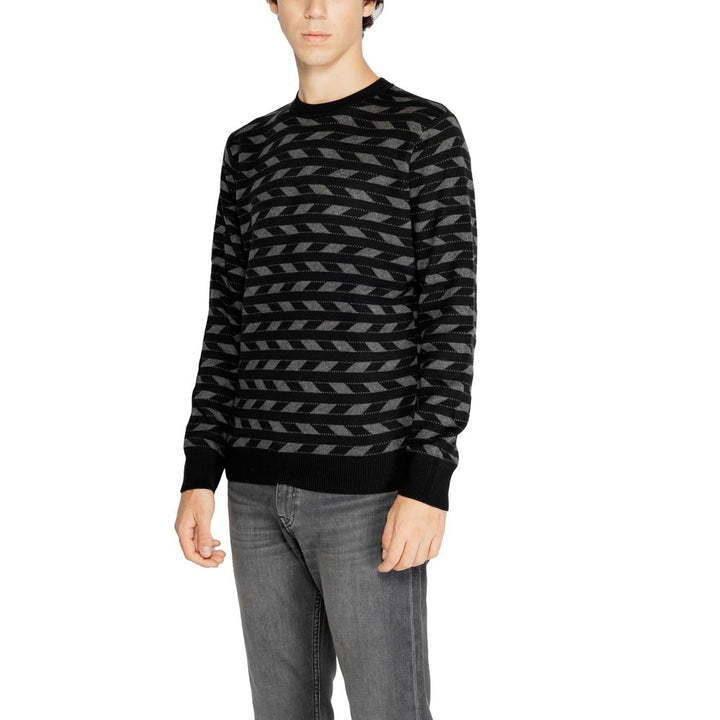 Schwarzer Marabu-Pullover