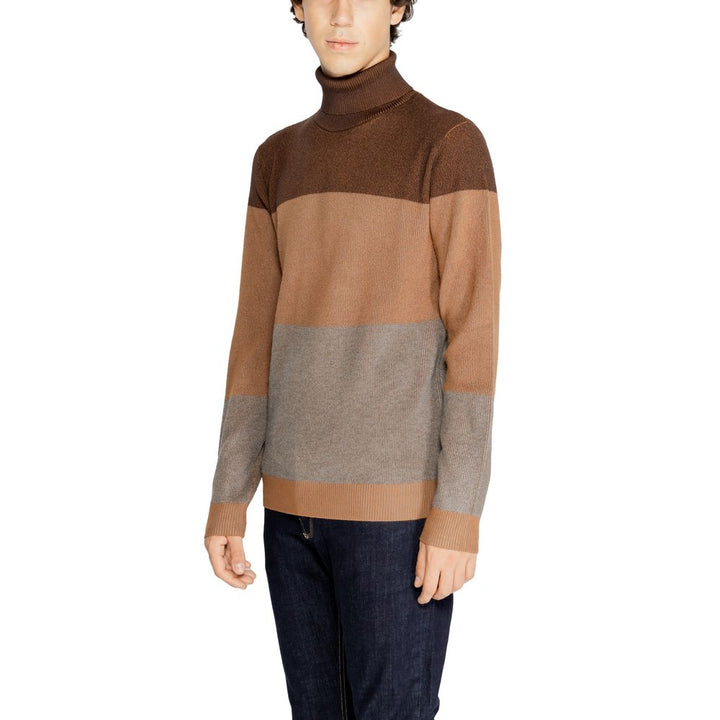 Brauner Viskose-Rollkragenpullover