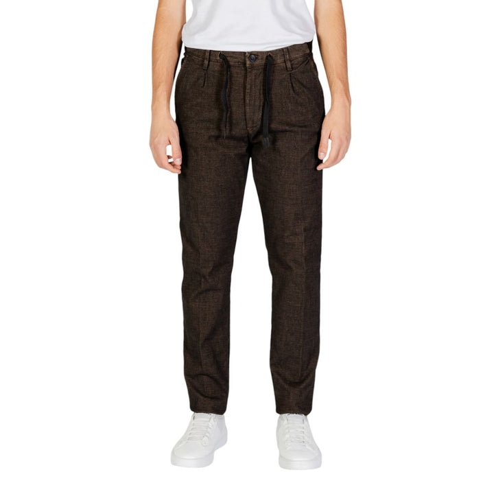 Braune Baumwollhose