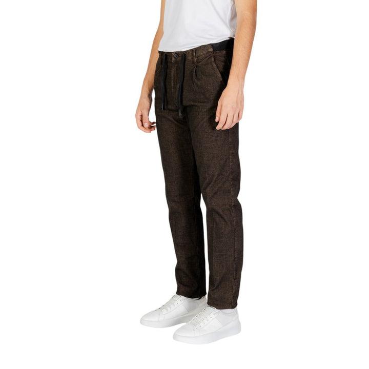 Braune Baumwollhose