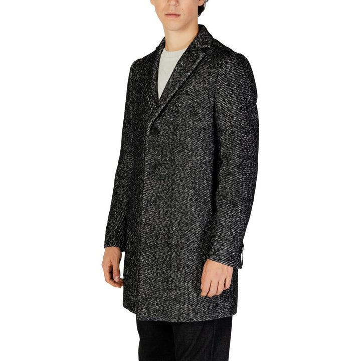 Schwarzer Polyester-Mantel