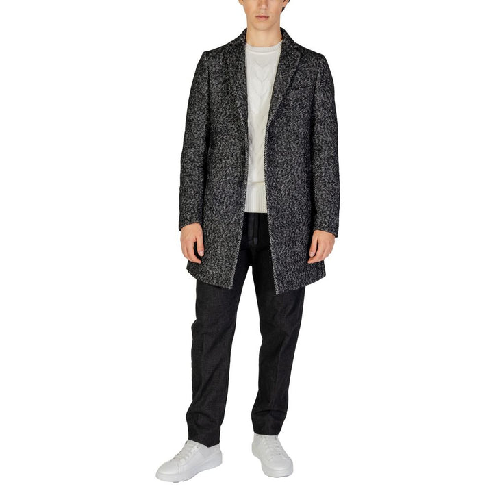 Schwarzer Polyester-Mantel