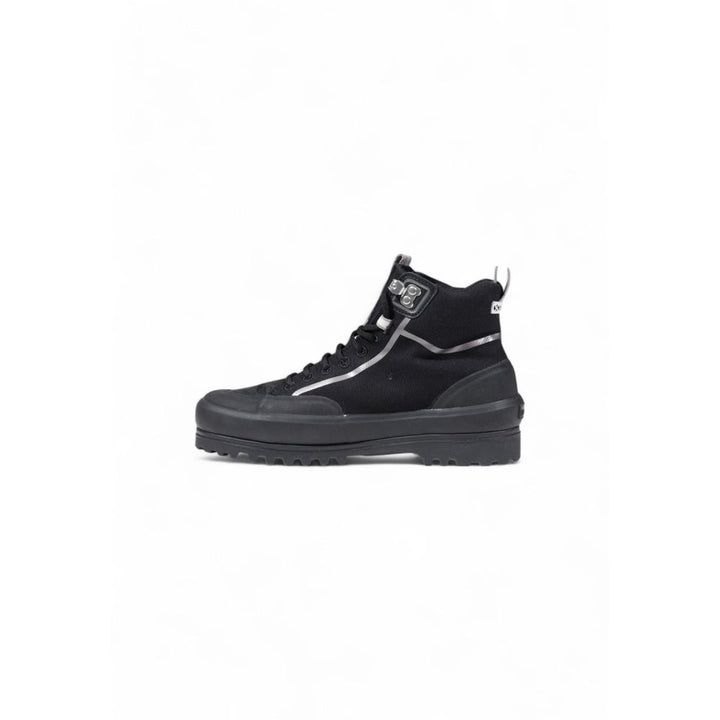 Schwarzer Stoffsneaker