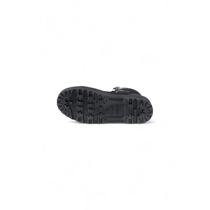 Schwarzer Stoffsneaker