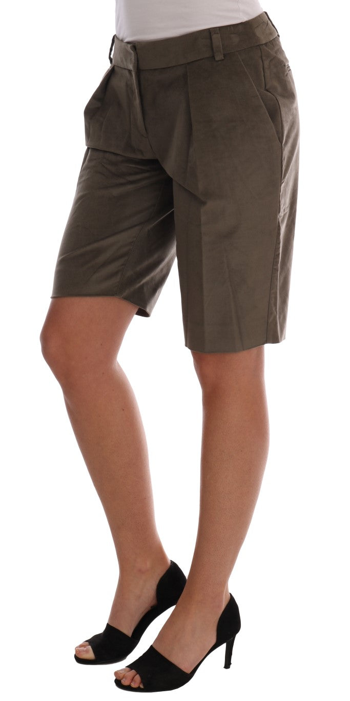Chic brown Bermuda elegance