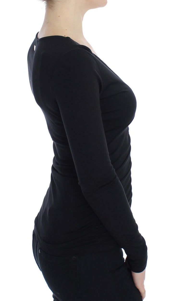 Elegant black V-neck sweater made of viscose blend