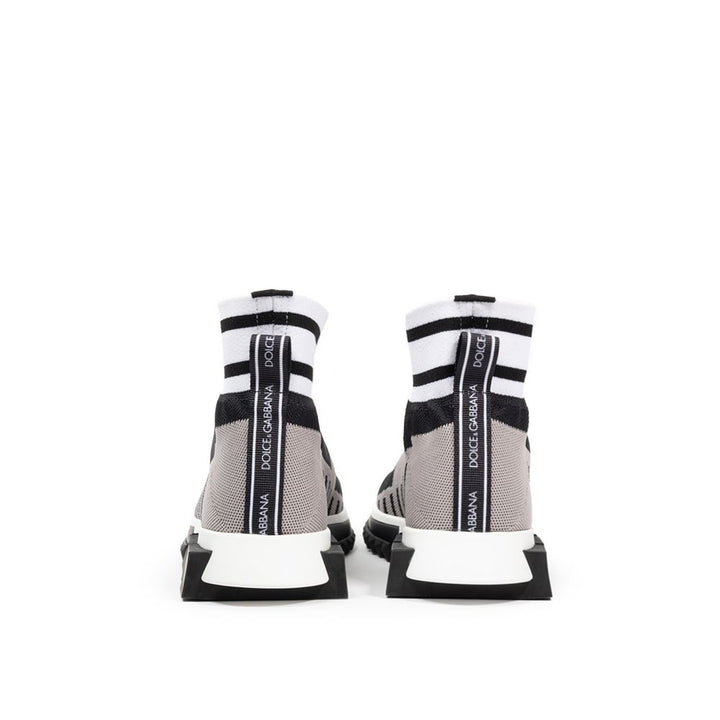 Schwarzer Stoffsneaker