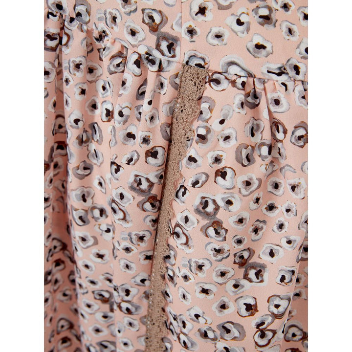Elegantes rosa Acetatkleid für den eleganten Abend