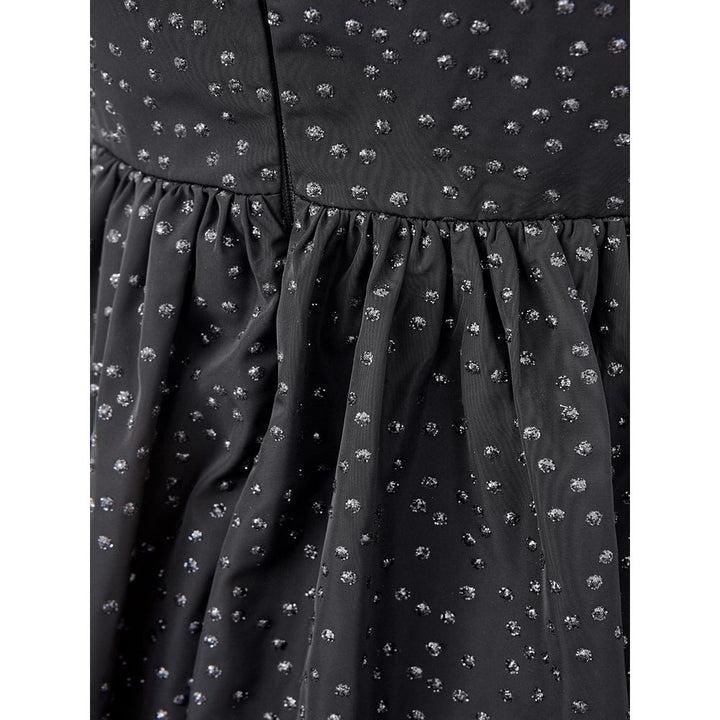 Elegantes schwarzes Polyethylen-Kleid