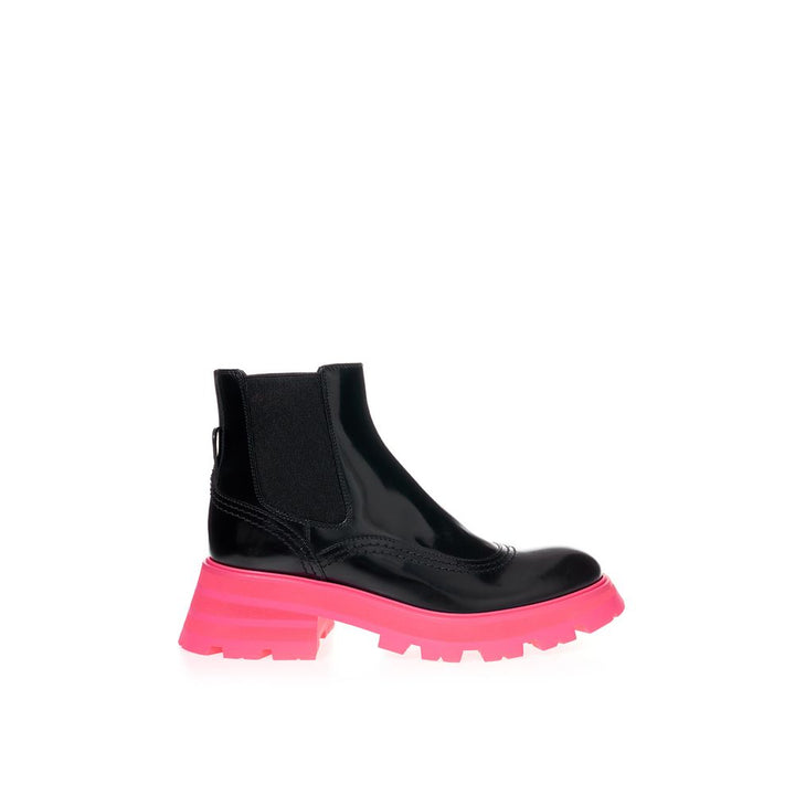 Elegant black leather boots