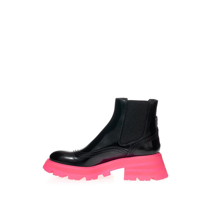 Elegant black leather boots