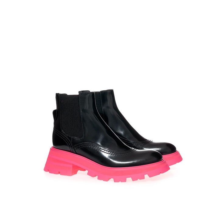 Elegant black leather boots