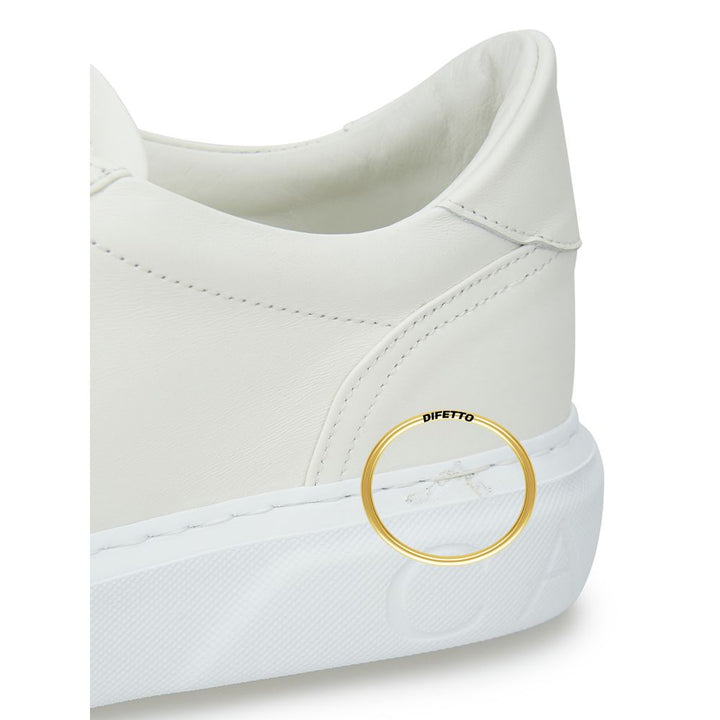 Glatte weiße Leder-Sneakers