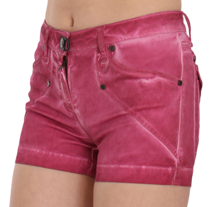 Schicke rosa gewaschene Denim-Shorts