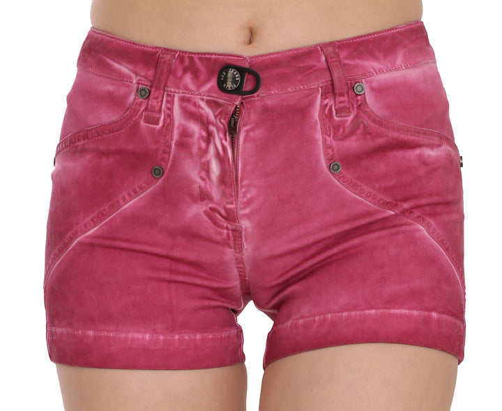 Schicke rosa gewaschene Denim-Shorts