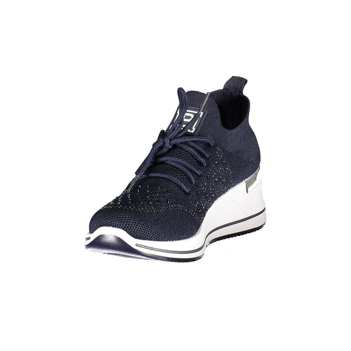 Blaue Sportschuhe