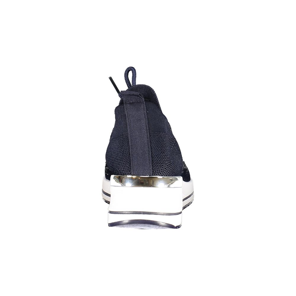 Blaue Sportschuhe
