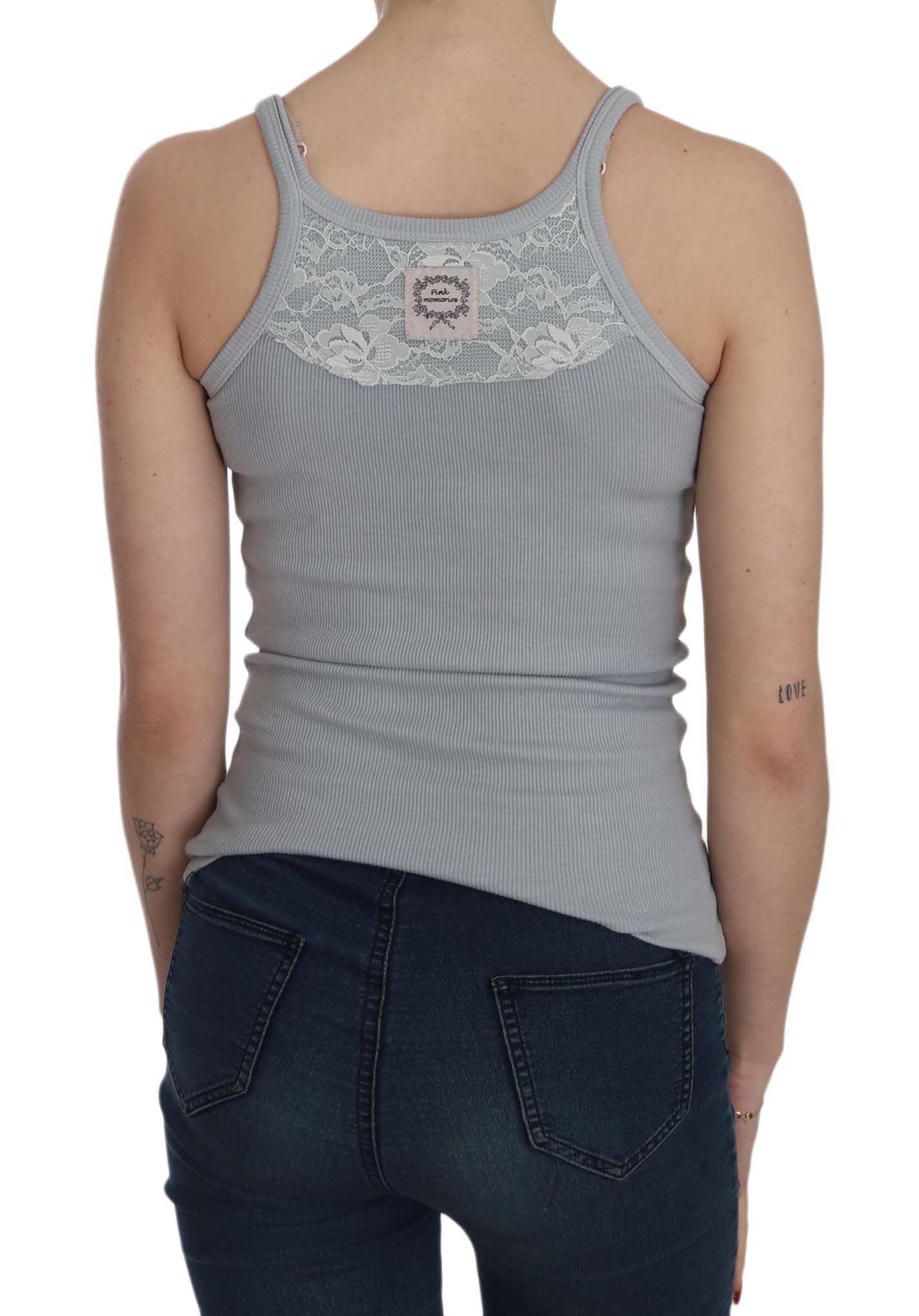 Elegant sleeveless blouse made of light grey cotton