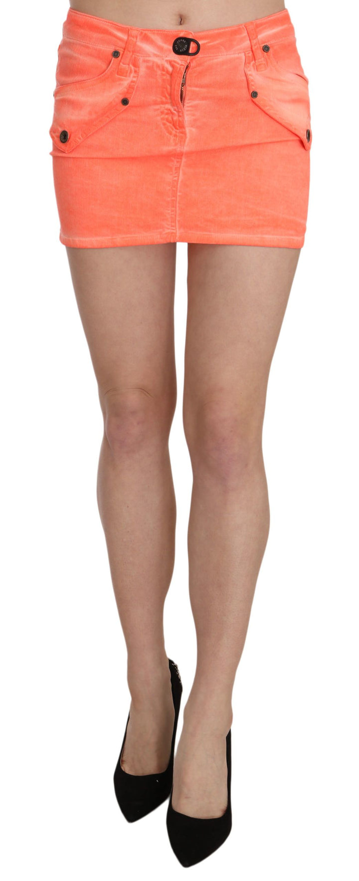 Leuchtend orangefarbener Mini-Skort mit Logo-Detail