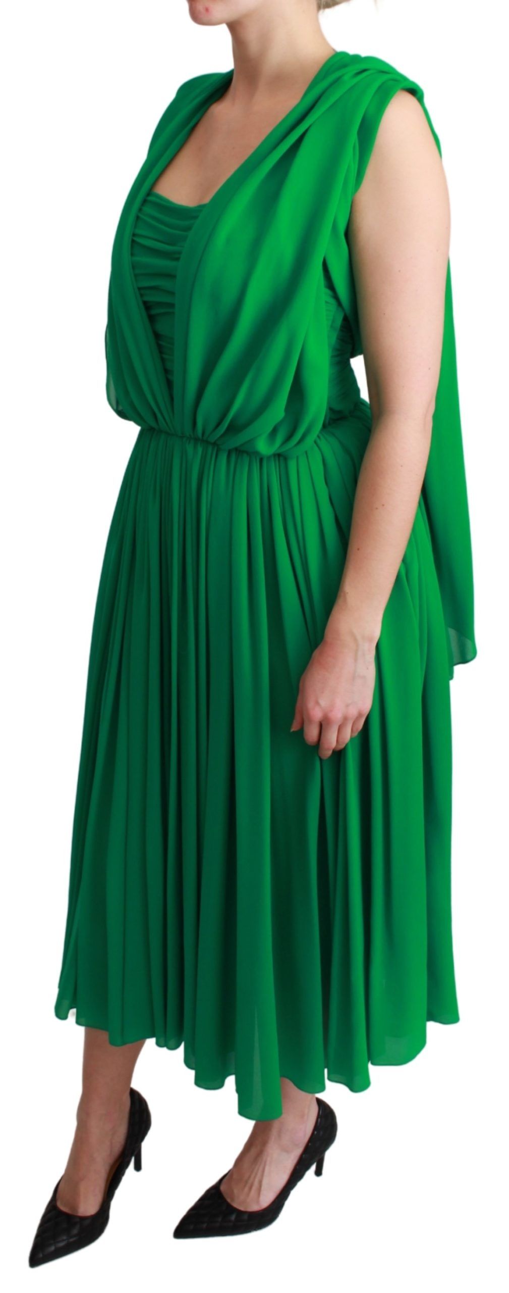 Elegant sleeveless pleated silk maxi dress