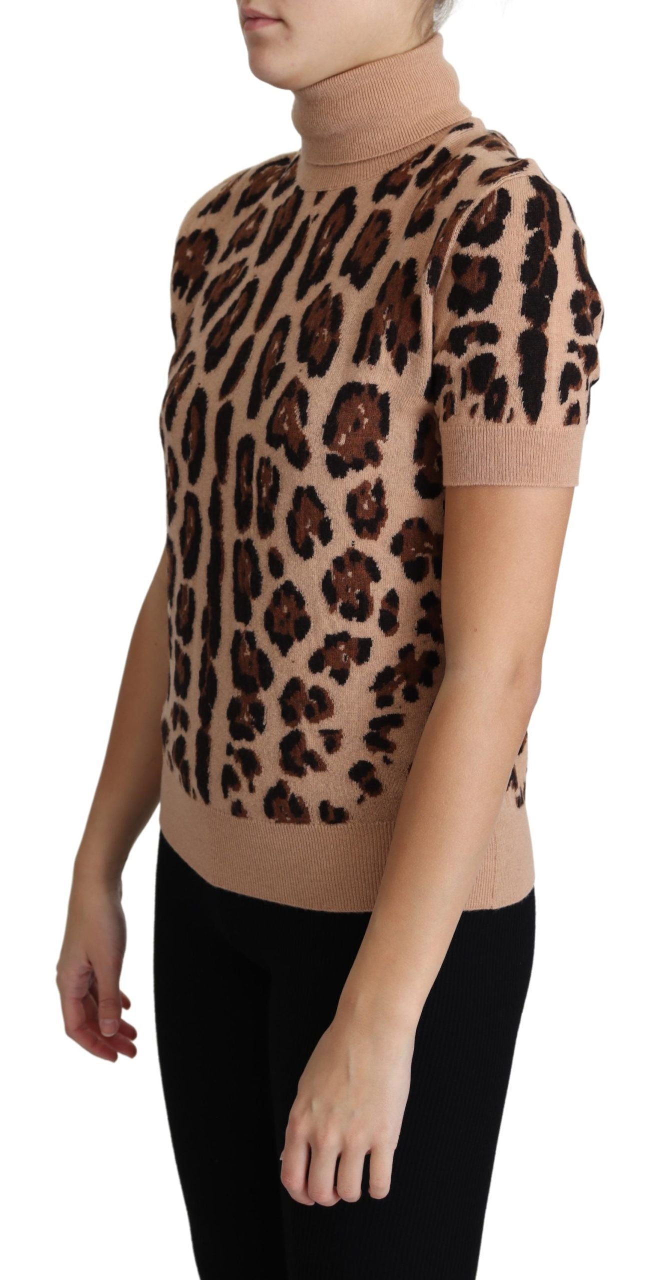 Elegant leopard print wool turtleneck sweater