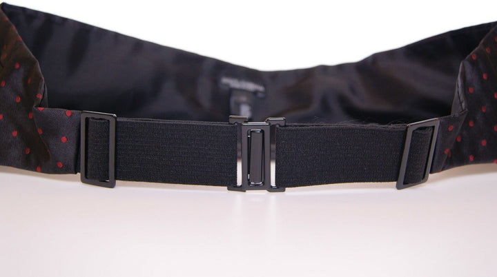 Eleganter schwarzer Seidenkummerbund mit roten Tupfen