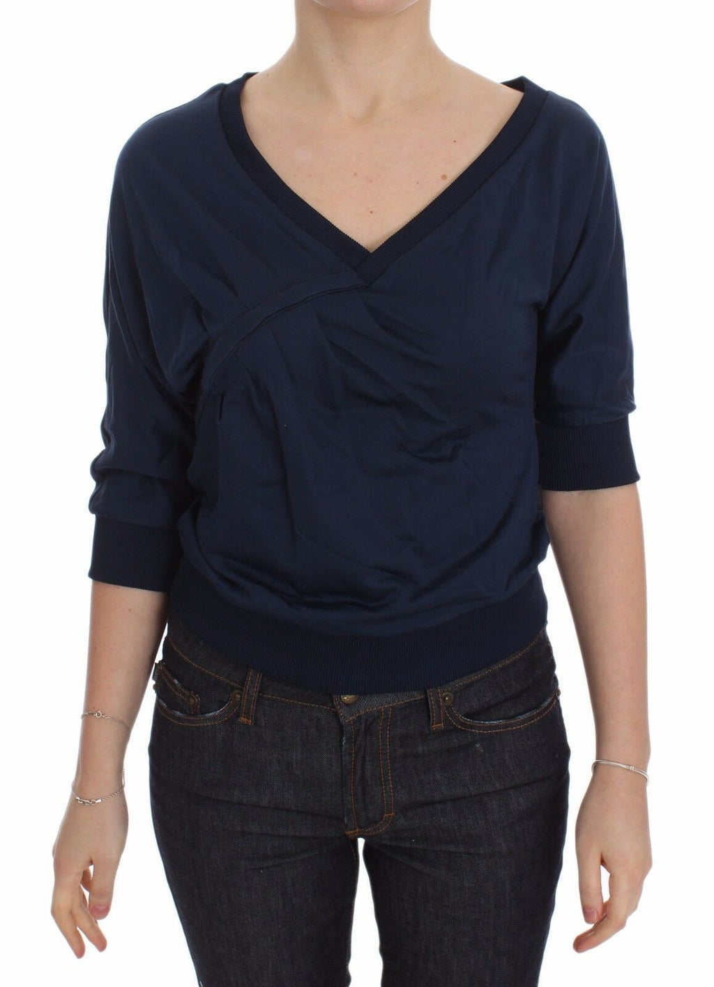 Elegant sweater with deep V-neck in blue