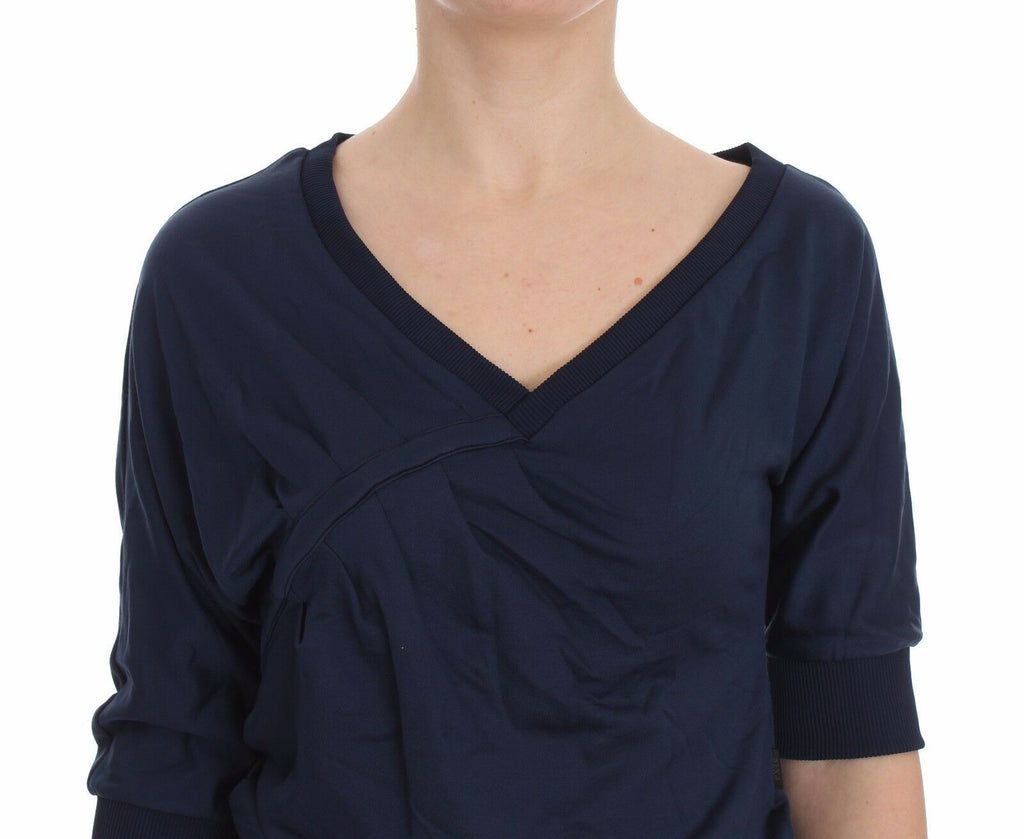 Elegant sweater with deep V-neck in blue