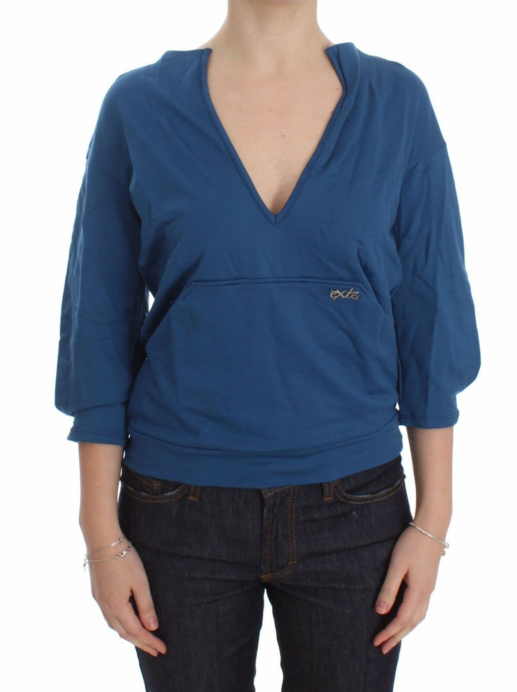 Elegant sweater with deep V-neck in blue