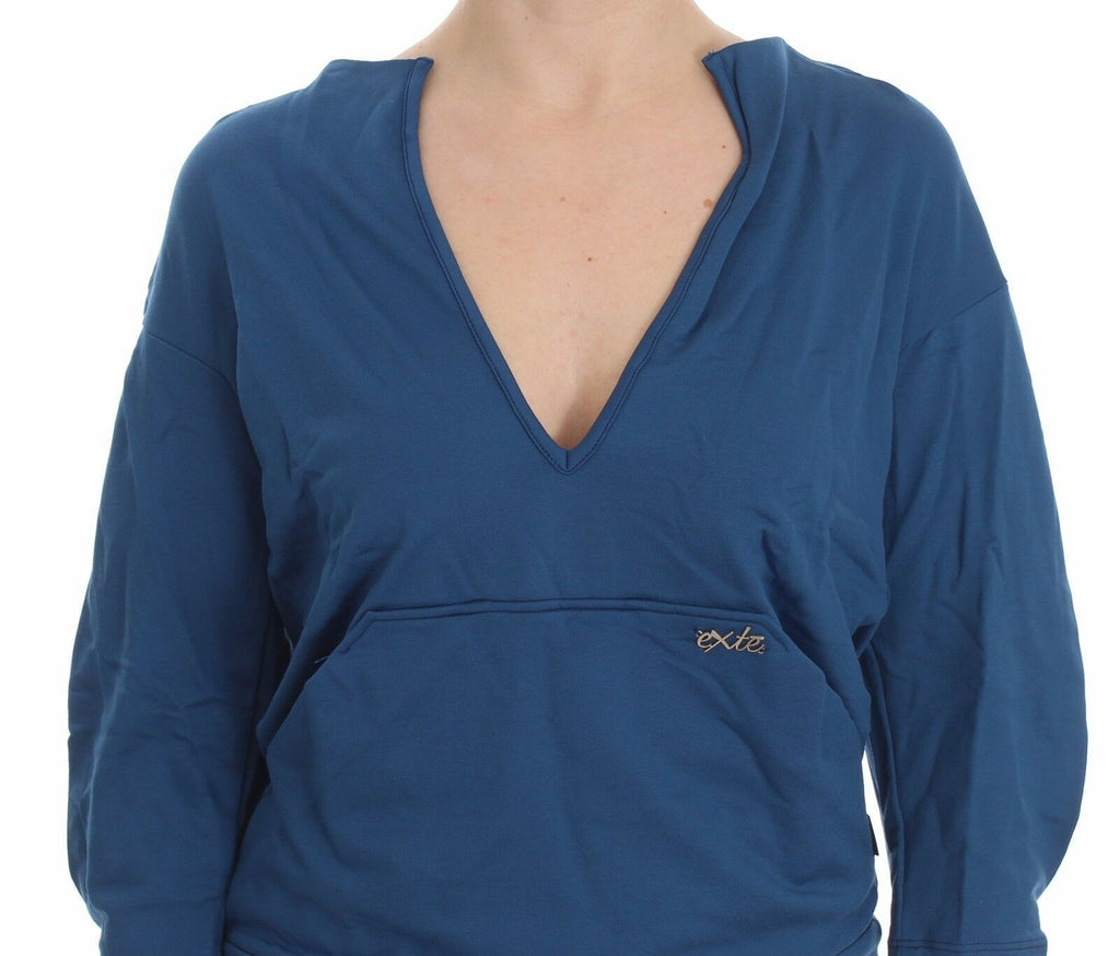 Elegant sweater with deep V-neck in blue