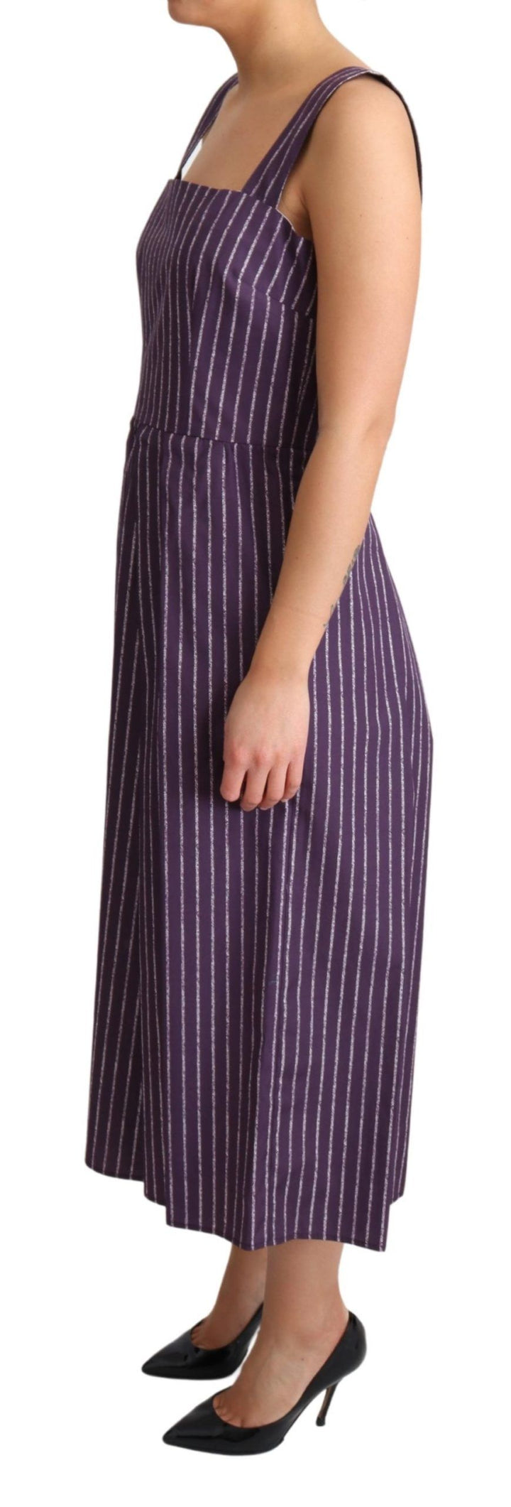 Elegantes ärmelloses lila gestreiftes A-Linien-Kleid