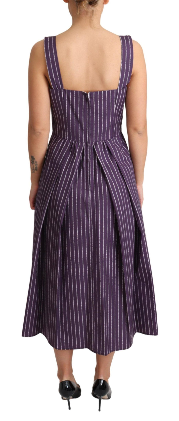 Elegantes ärmelloses lila gestreiftes A-Linien-Kleid
