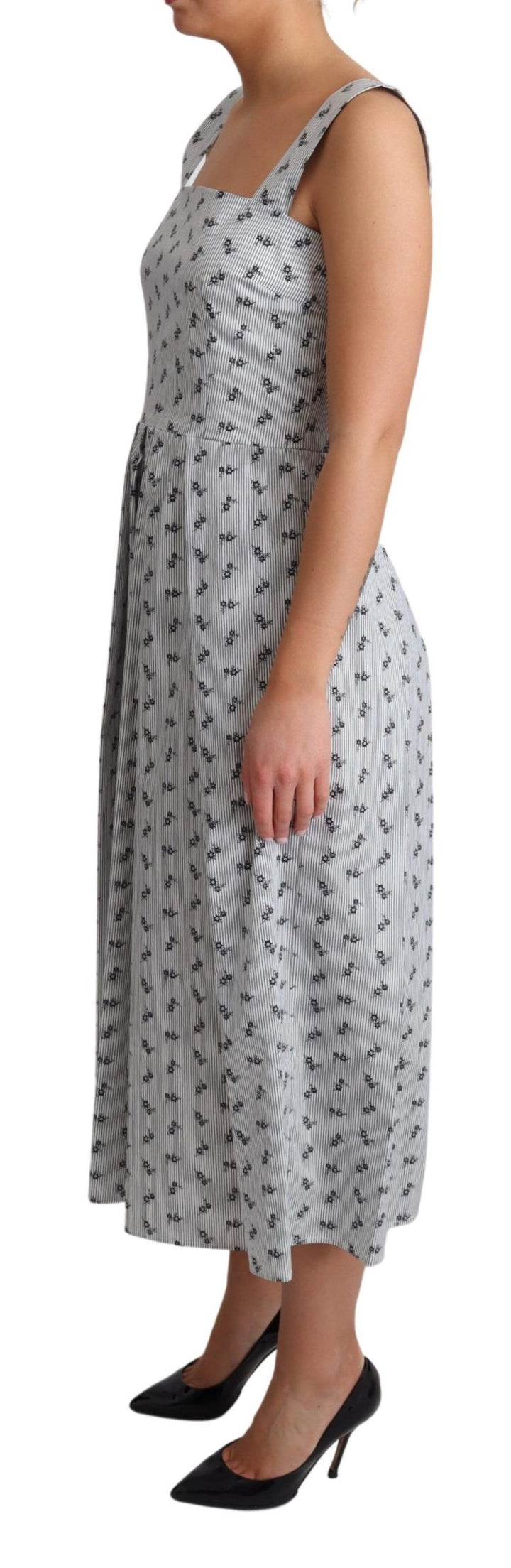 Elegantes gestreiftes Kleid mit Blumenmuster in A-Linie