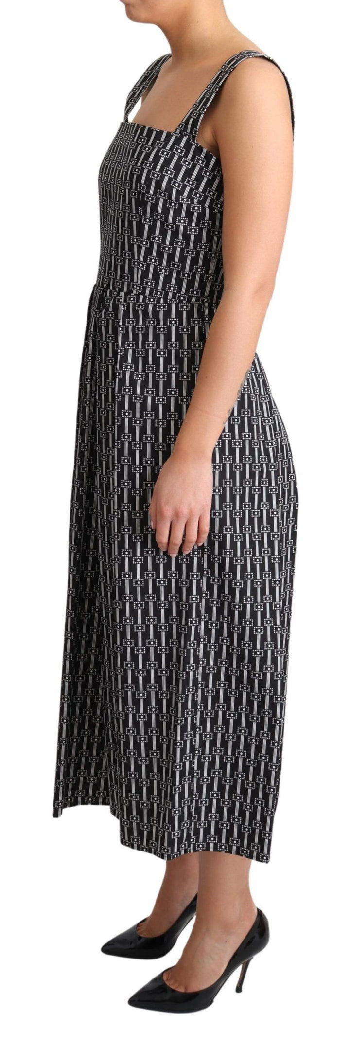 Elegant sleeveless dress in geometric A-line