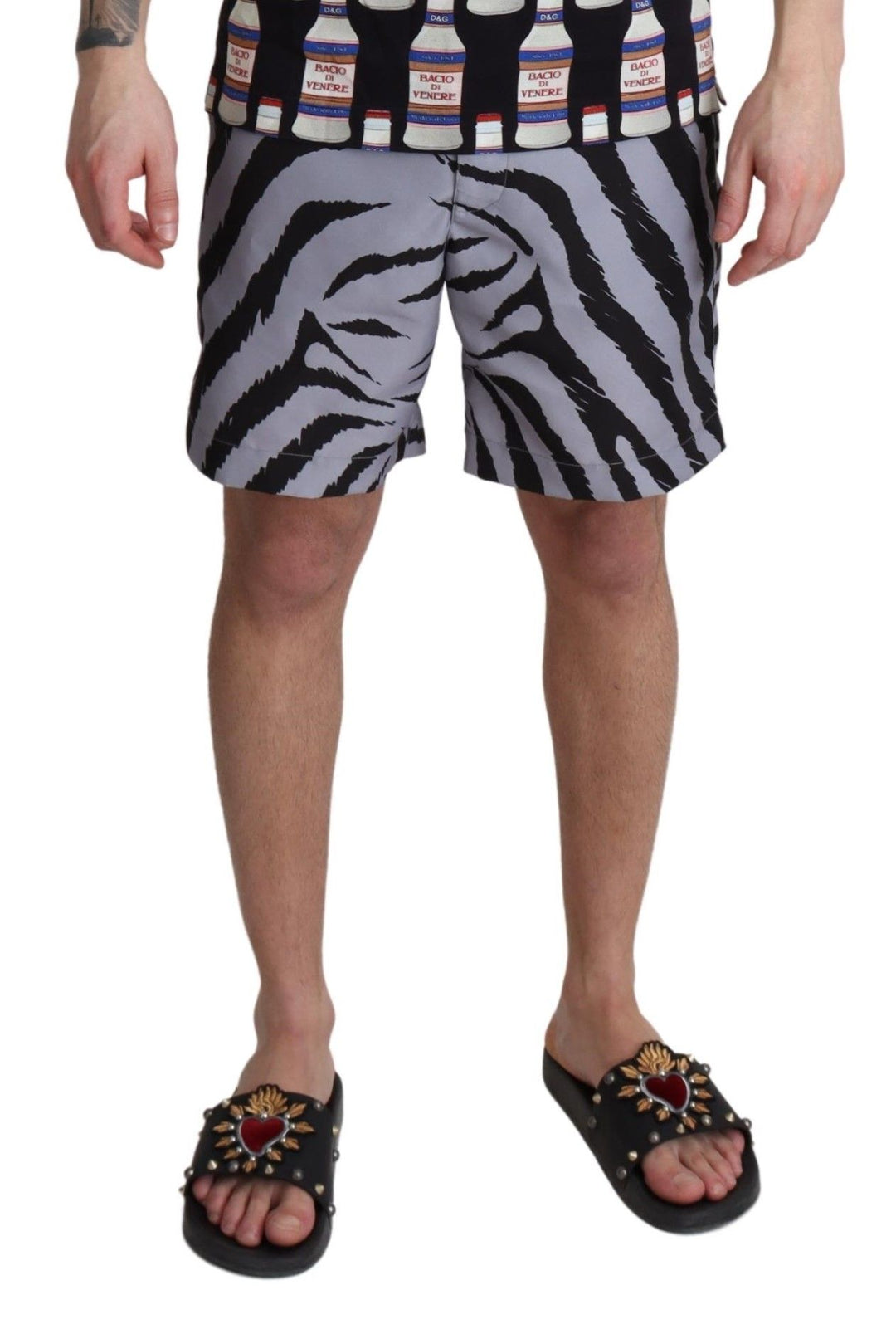 Elegante graue Badehose mit Zebradruck