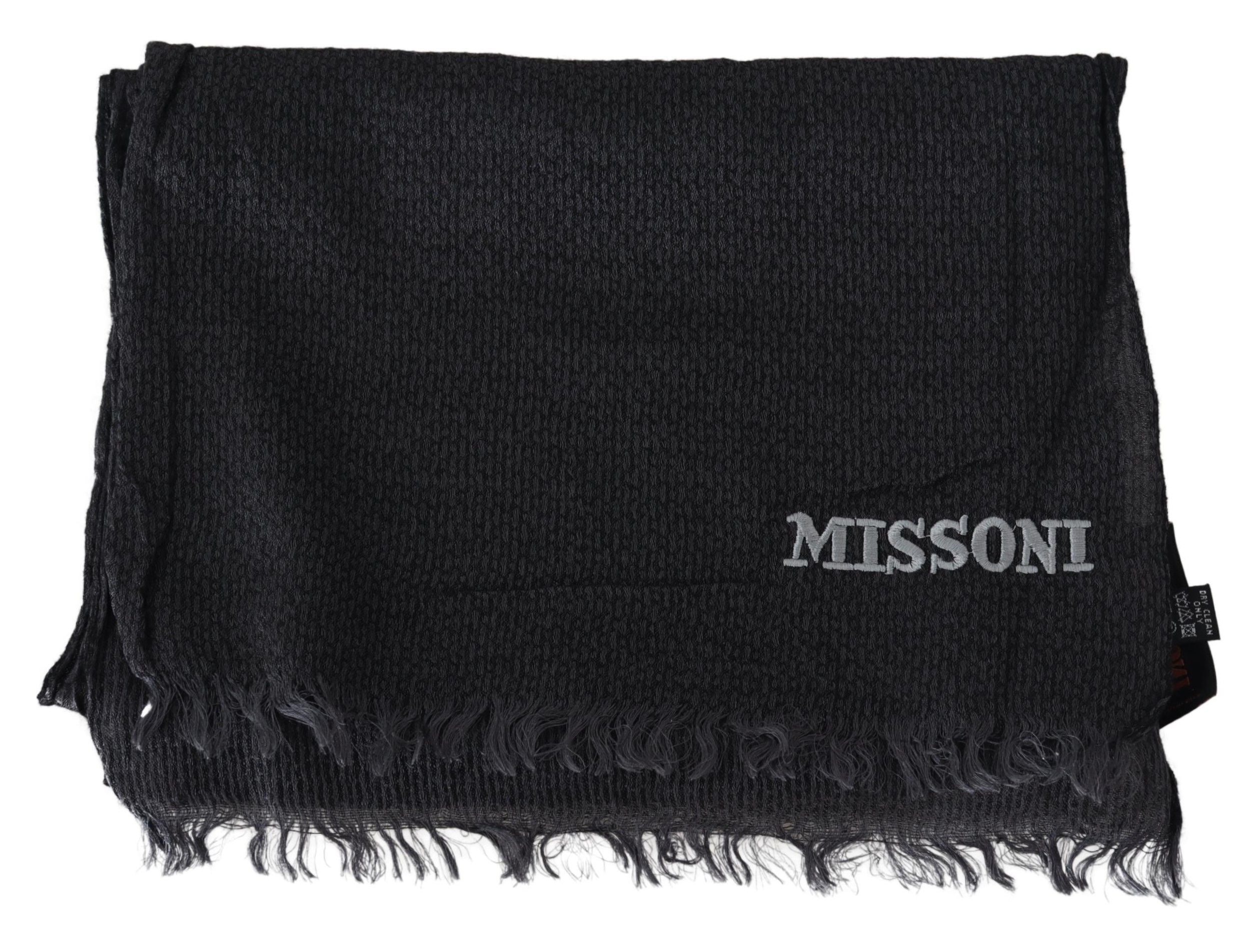 Elegant fringed scarf made of black wool