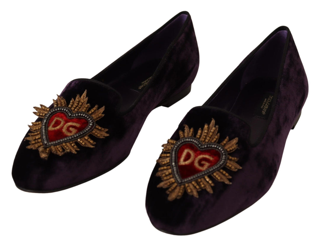 Dolce & Gabbana Schicke lilafarbene Loafers aus Samt mit Herz-Detail