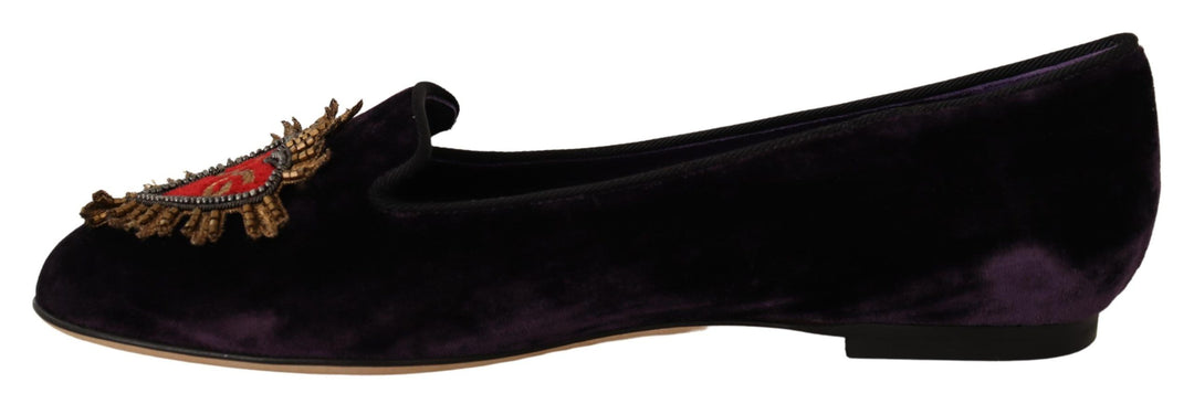 Dolce & Gabbana Schicke lilafarbene Loafers aus Samt mit Herz-Detail