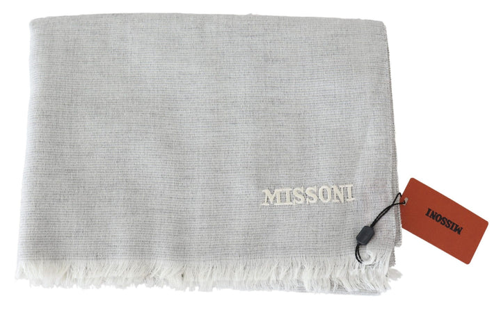 Elegant wool scarf with characteristic embroidery
