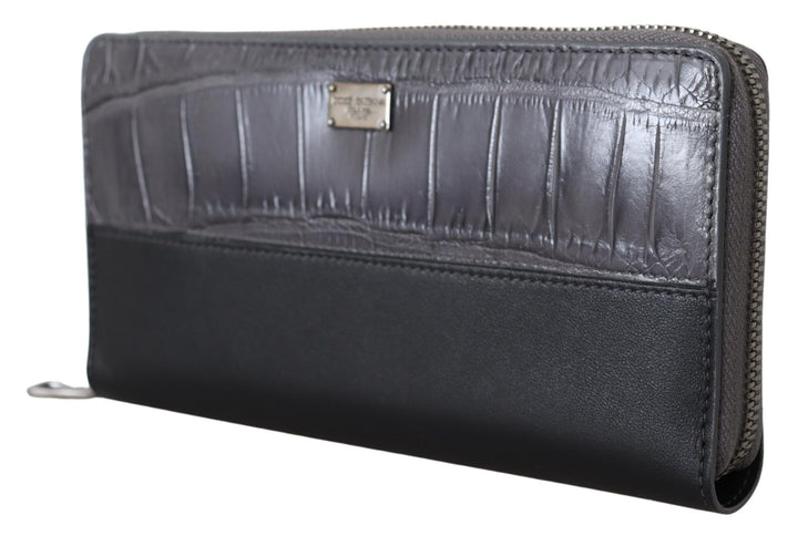 Elegant textured leather wallet with zipper