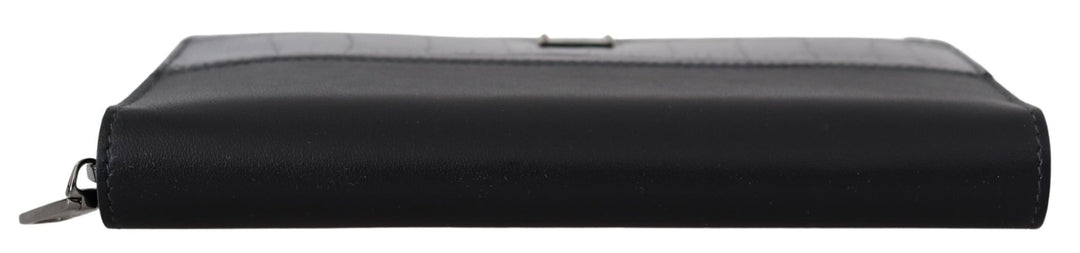 Elegant textured leather wallet with zipper