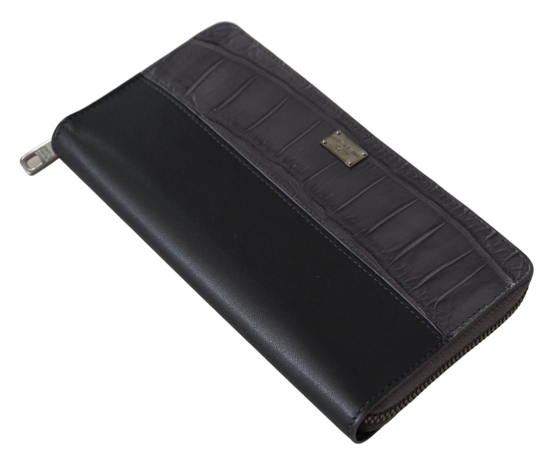 Elegant textured leather wallet with zipper