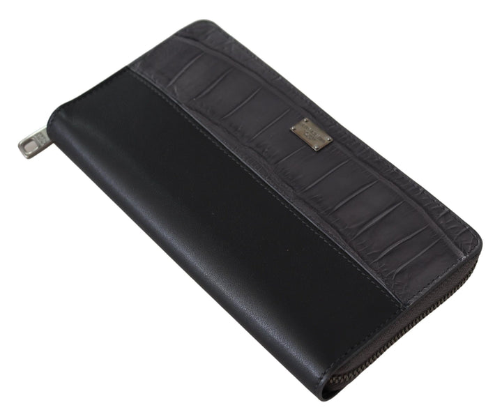 Elegant textured leather wallet with zipper