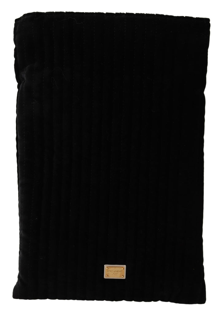 Schwarze Samt-Steppdecke Kordelzug Logo-Plakette Pouch Bag