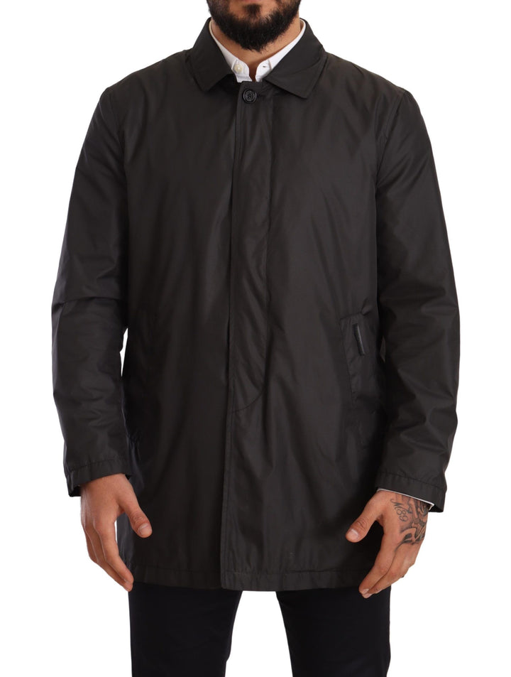 Eleganter schwarzer Trenchcoat für elegante Männer