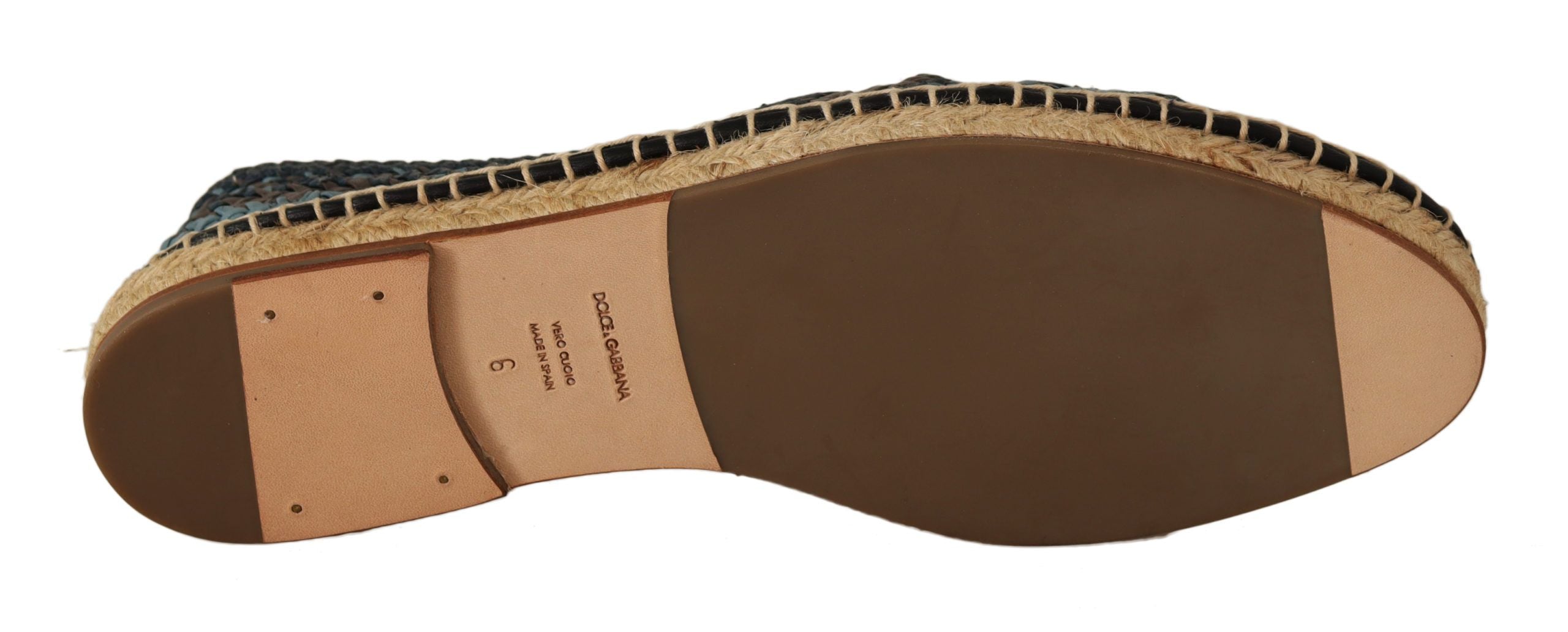 Elegant espadrilles made of woven leather